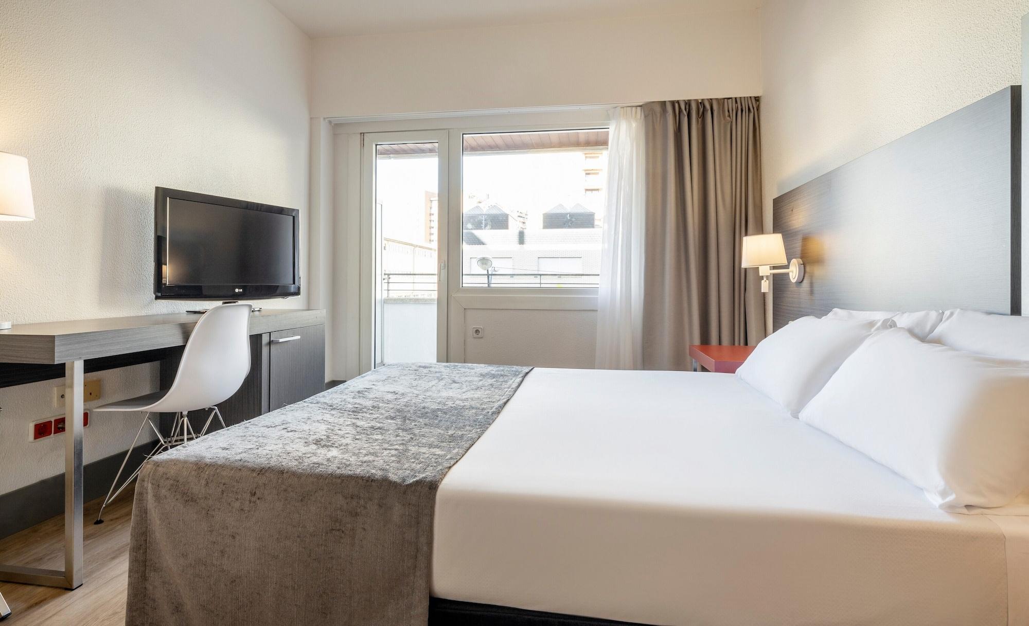 Ilunion Romareda Hotel Zaragoza Ngoại thất bức ảnh
