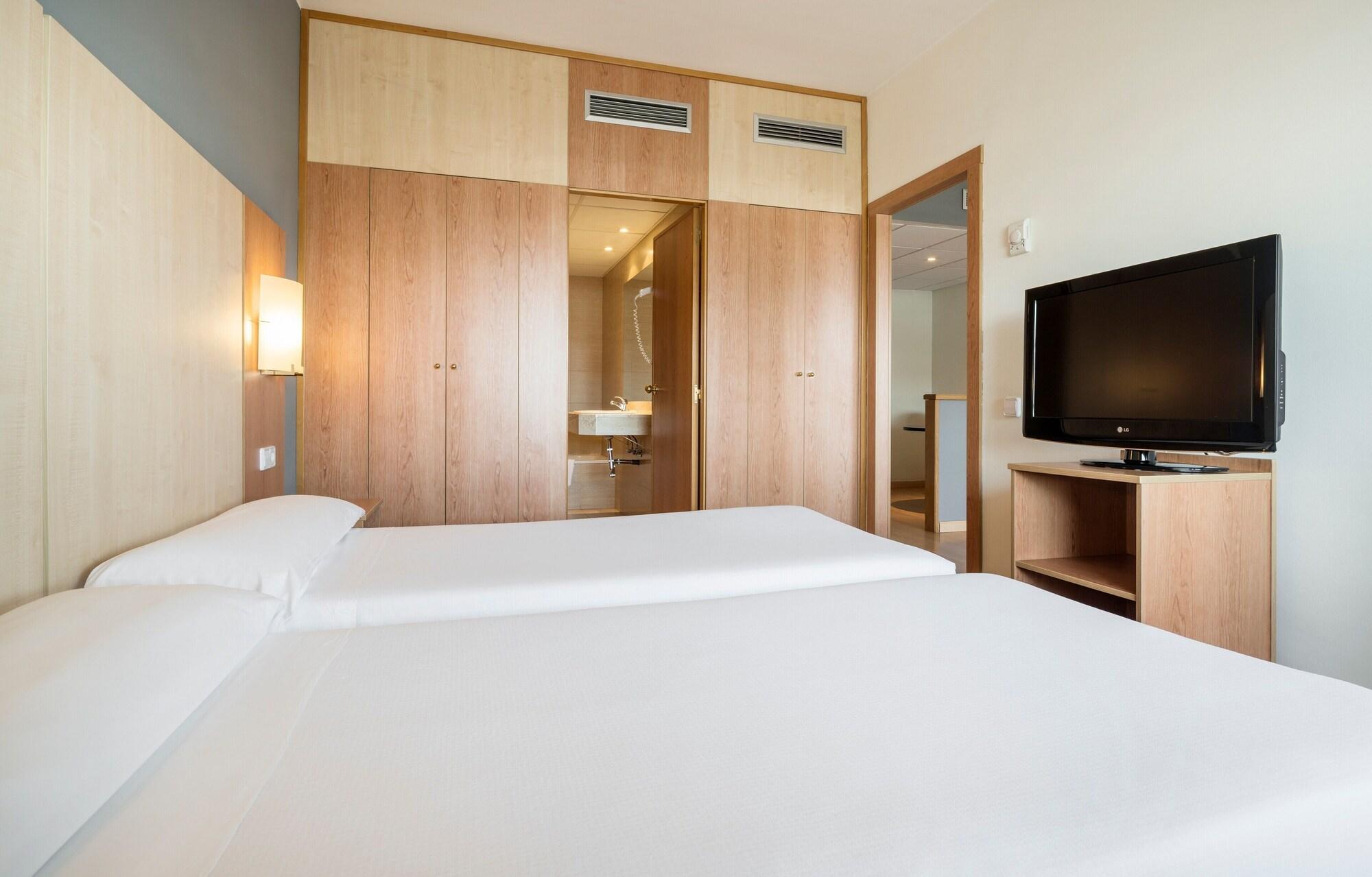 Ilunion Romareda Hotel Zaragoza Ngoại thất bức ảnh