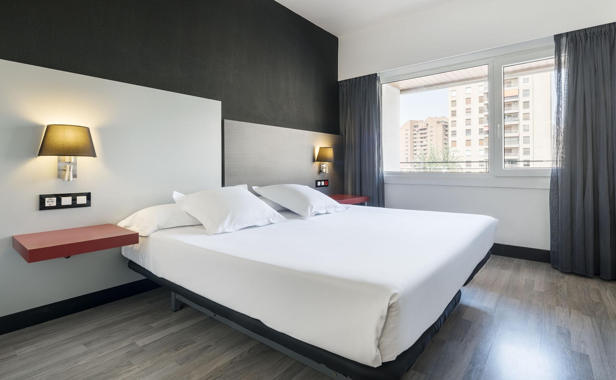 Ilunion Romareda Hotel Zaragoza Ngoại thất bức ảnh