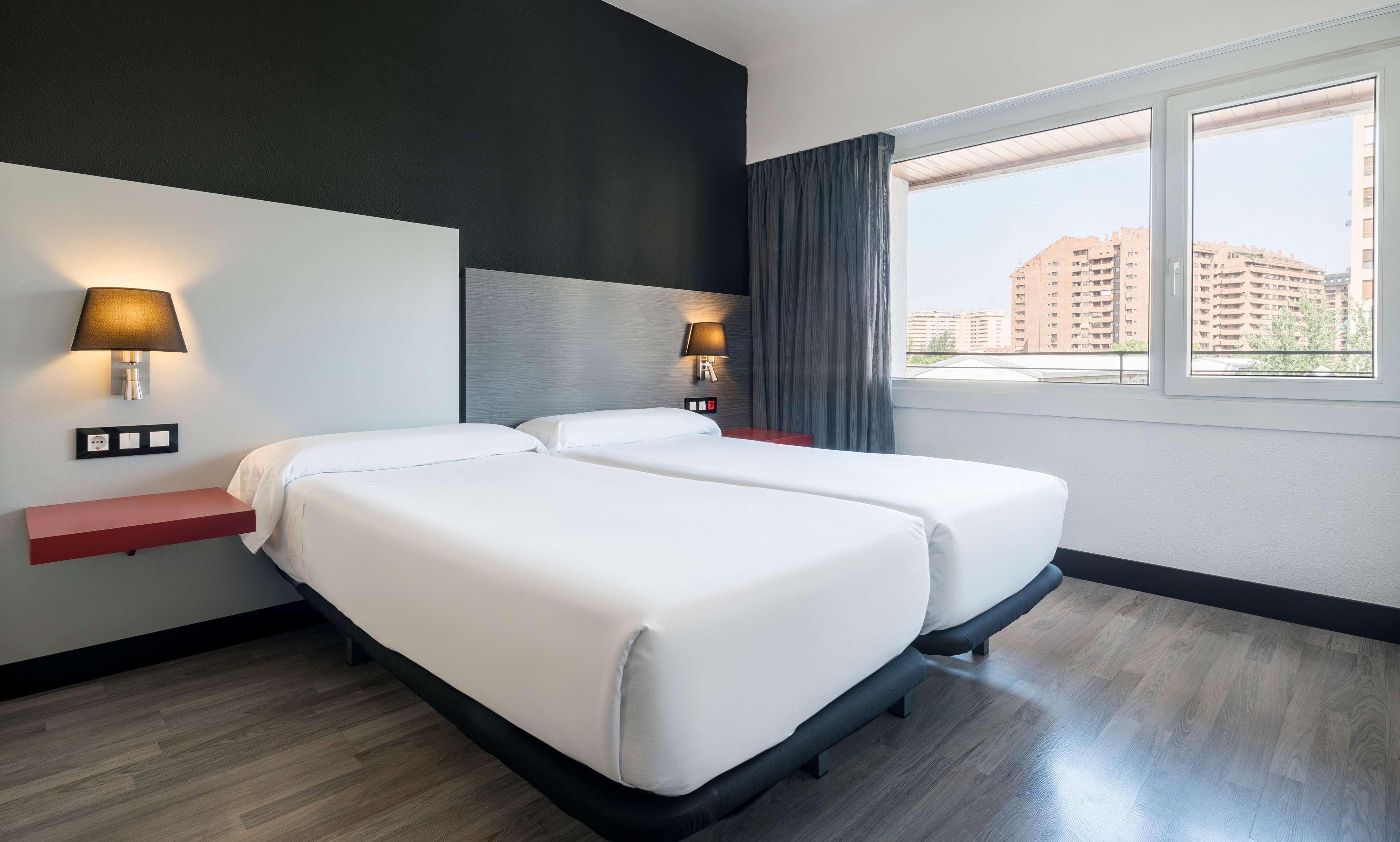 Ilunion Romareda Hotel Zaragoza Ngoại thất bức ảnh
