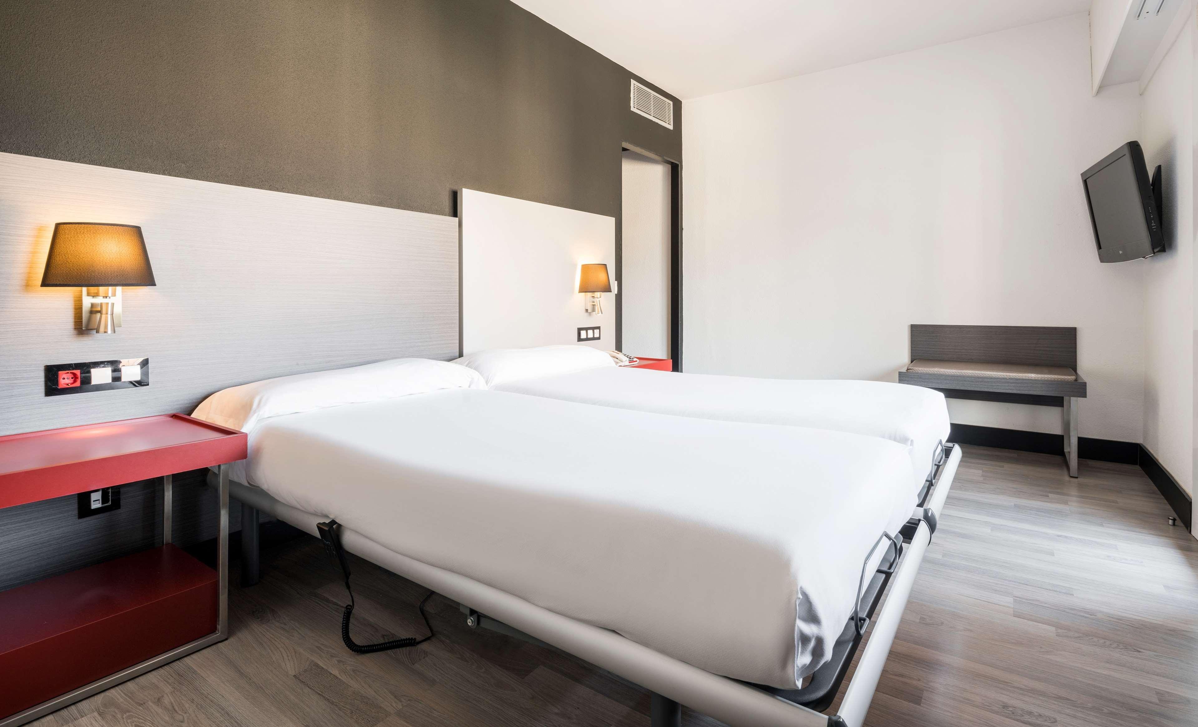 Ilunion Romareda Hotel Zaragoza Ngoại thất bức ảnh