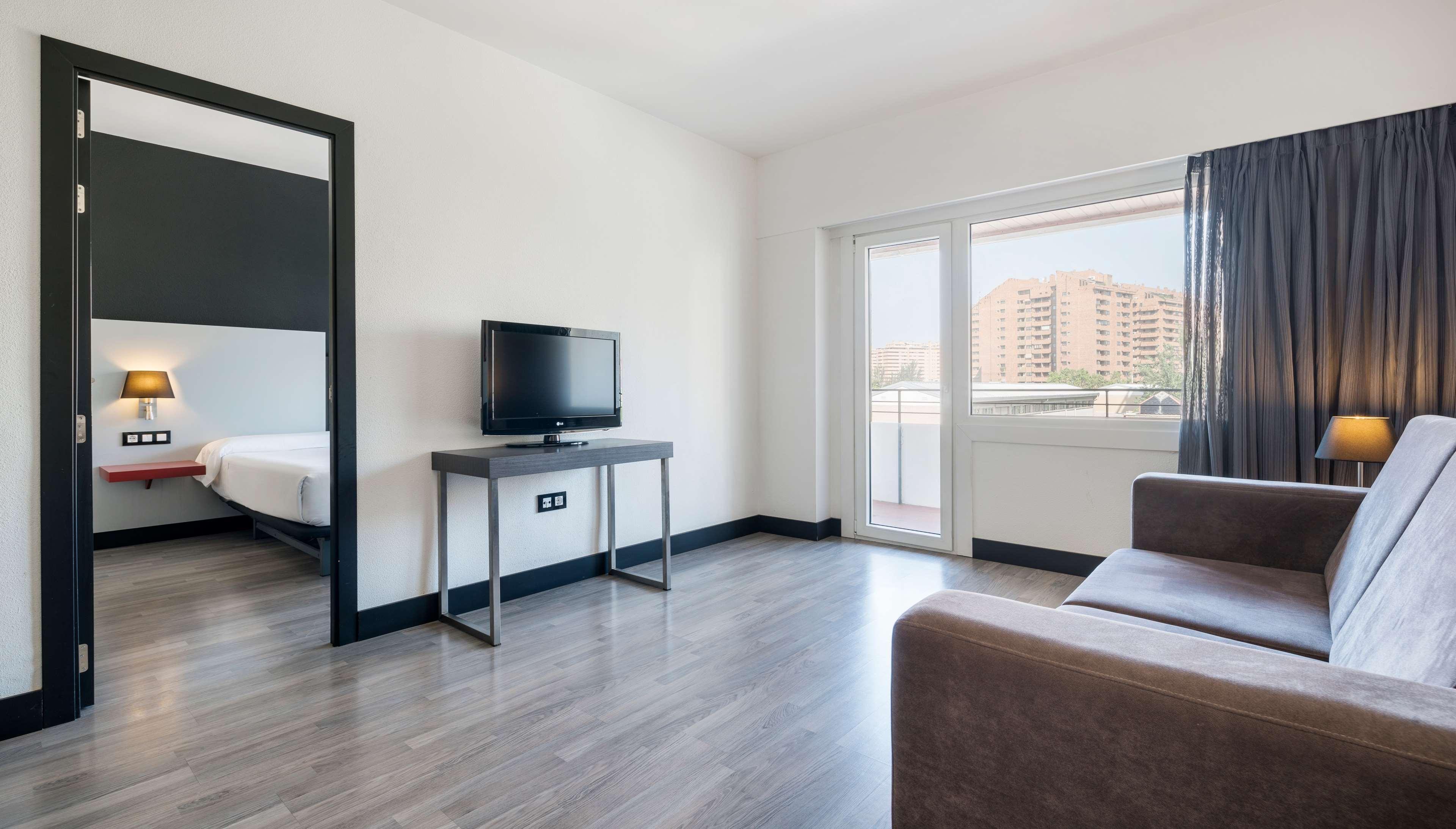 Ilunion Romareda Hotel Zaragoza Ngoại thất bức ảnh