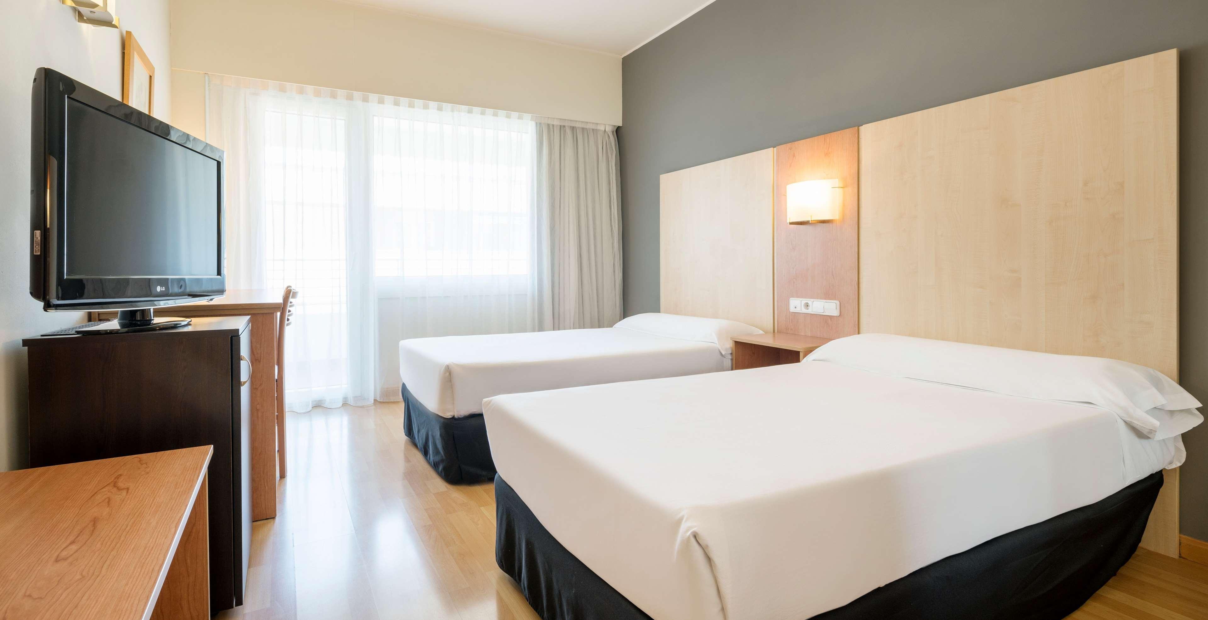 Ilunion Romareda Hotel Zaragoza Ngoại thất bức ảnh