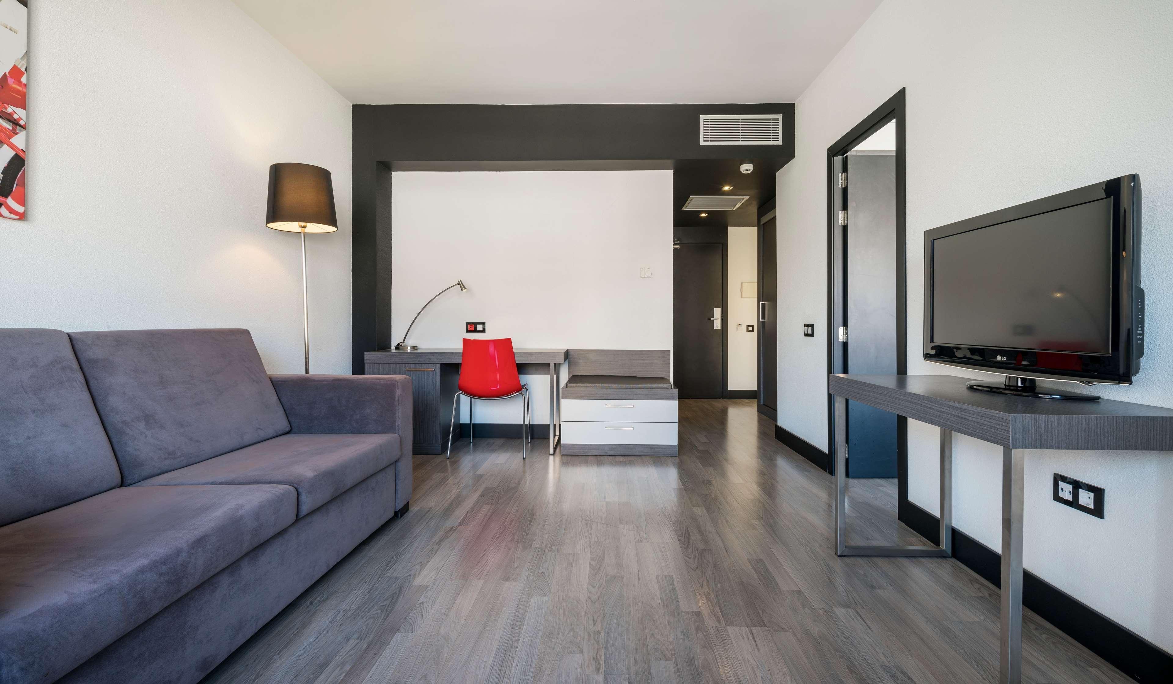 Ilunion Romareda Hotel Zaragoza Ngoại thất bức ảnh