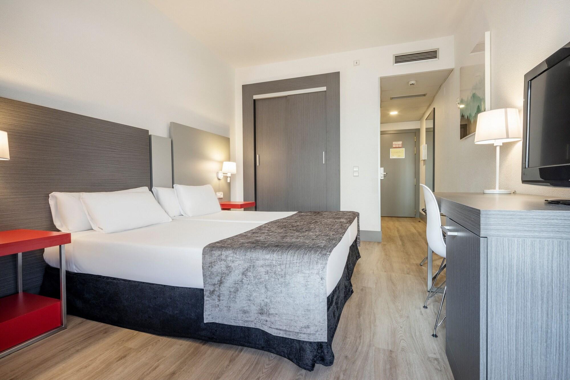 Ilunion Romareda Hotel Zaragoza Ngoại thất bức ảnh