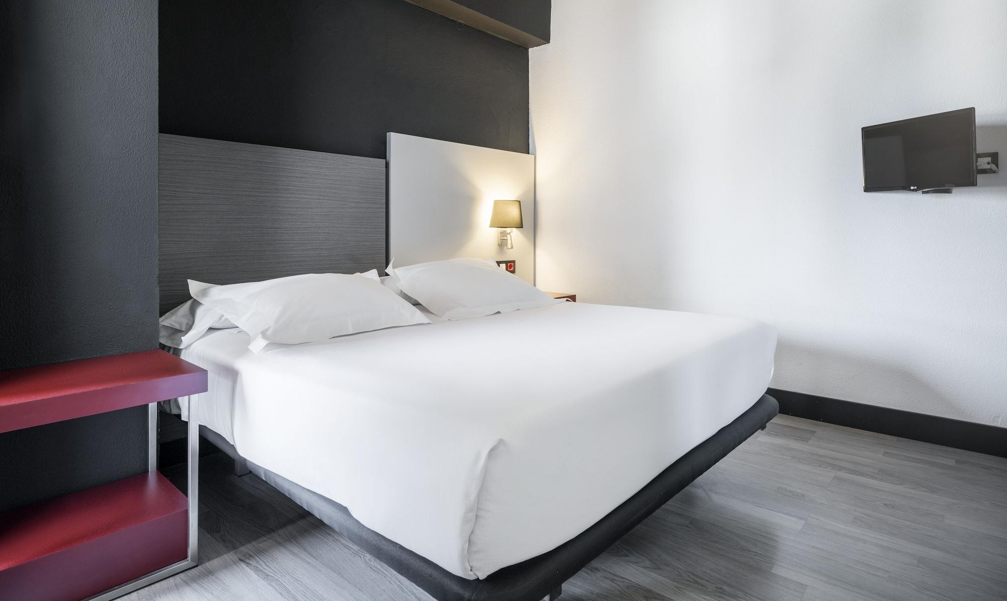 Ilunion Romareda Hotel Zaragoza Ngoại thất bức ảnh