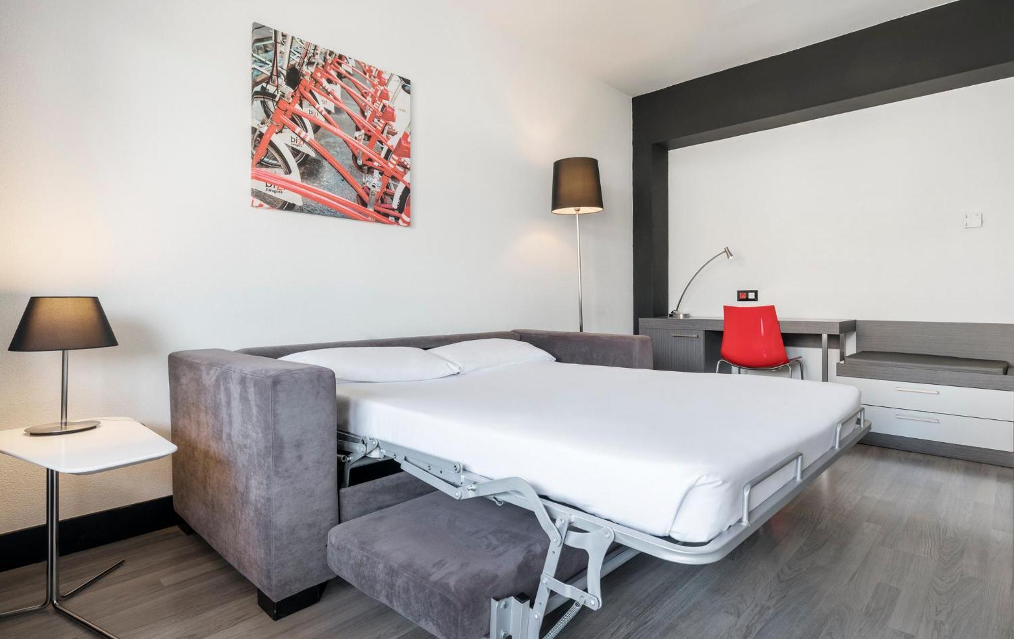 Ilunion Romareda Hotel Zaragoza Phòng bức ảnh