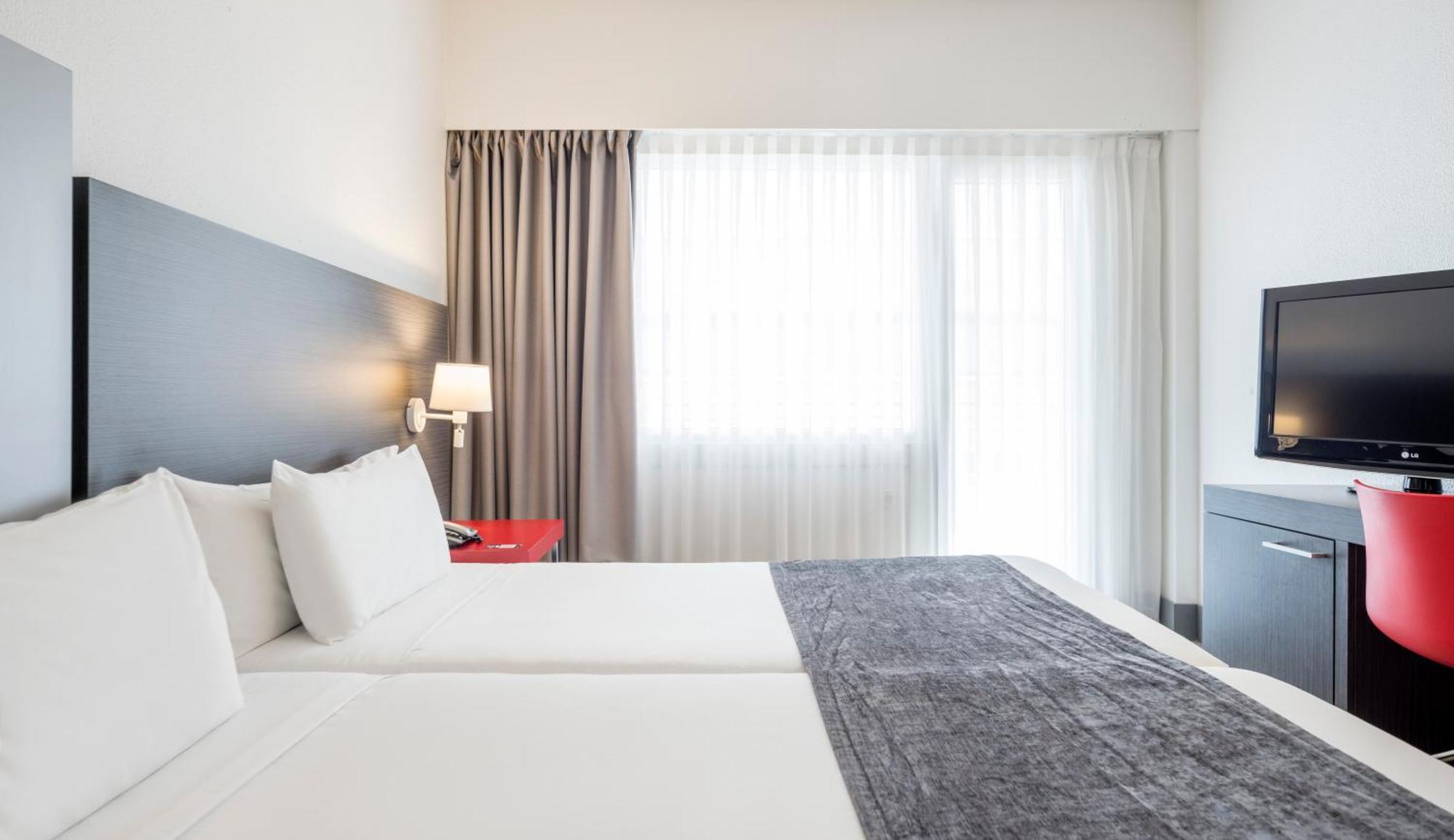Ilunion Romareda Hotel Zaragoza Ngoại thất bức ảnh