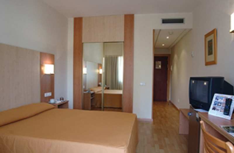 Ilunion Romareda Hotel Zaragoza Phòng bức ảnh