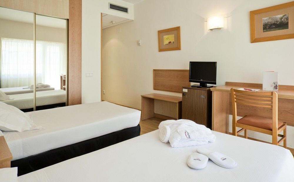 Ilunion Romareda Hotel Zaragoza Ngoại thất bức ảnh